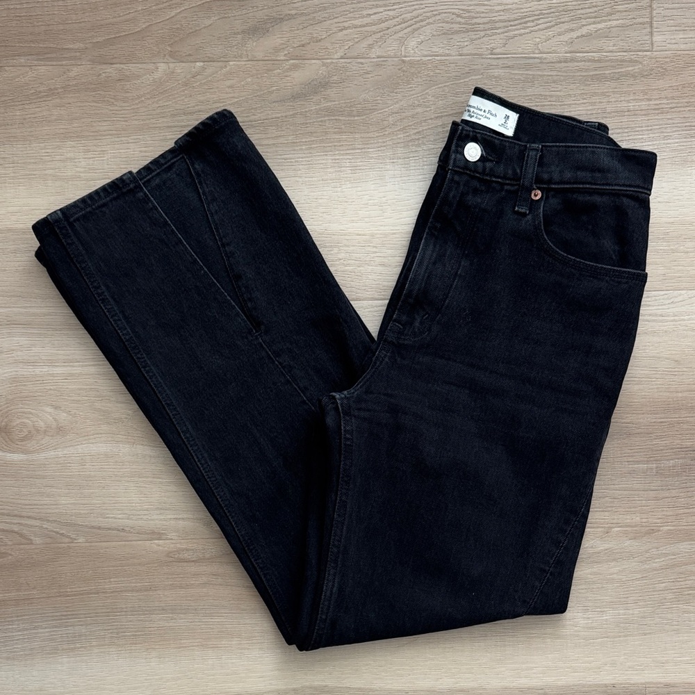 A&F - The 90’s Relaxed Jean High Rise